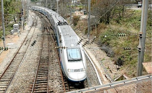 La future LGV pourrait passer au milieu de vignes et en zone urbaine.