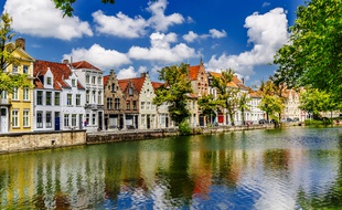 Bruges est une destination de rêve pour les jeunes mariés en lune de miel comme pour les esthètes.