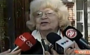 Capture d'écran représentant Amalia, une Argentine qui a connu Jorge Mario Bergoglio durant son adolescence.