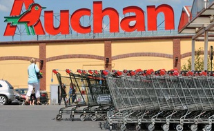 Le parking de l'hypermarché Auchan d'Englos, le 27 juin 2011.