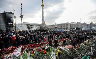 La Russie a contesté la légitimité et dénoncé les "méthodes dictatoriales" des nouvelles autorités ukrainiennes, au moment où celles-ci lançaient un mandat d'arrêt contre l'ex-président Ianoukovitch et se tournaient vers l'Occident pour une aide financière.