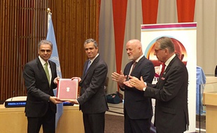 L'ambassadeur de l'Inde à l'ONU Syed Akbaruddin (gauche) au siège des Nations unies à New York, le dimanche 2 octobre.