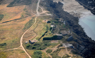 Le fort d'Arboulé est situé pointe de la Varde à Saint-Malo.