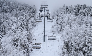 A Villard-de-Lans, vers Grenoble, les remontées mécaniques sont à l'arrêt comme dans toutes les autres stations de ski françaises.