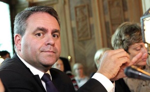 Le nouveau ministre du Travail, de l'Emploi et de la Santé Xavier Bertrand a indiqué lundi qu'il s'était déjà entretenu au téléphone avec "certains des responsables syndicaux" et qu'il allait les rencontrer "dans les jours qui viennent".