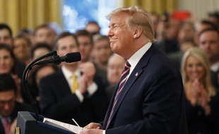 Donald Trump avait le sourire, le 6 février 2020, après son acquittement devant le Sénat.