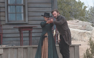 Natalie Portman et Joel Edgerton dans Jane Got a Gun de Gavin O'Connor