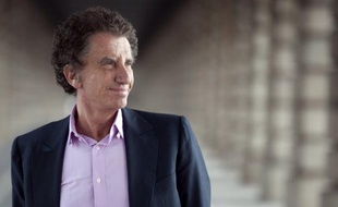 L'ancien ministre Jack Lang, 72 ans, a été désigné samedi matin à l'unanimité comme candidat socialiste aux élections législatives dans la deuxième circonscription des Vosges, à Saint-Dié, par les militants PS locaux, a annoncé à l'AFP le maire de Saint-Dié, Christian Pierret.