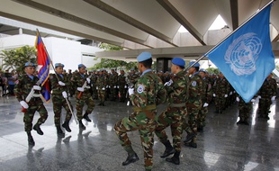 Des casques bleus rejoignant une mission au Mali, illustration