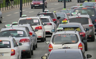 Manifestation des taxis sur les quais de Bordeaux le mardi 27 janvier 2015