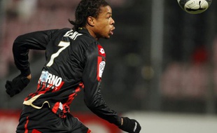 L'attaquant de l'OGC Nice, Loïc Rémy, lors du match de L1 face à Auxerre le 20 janvier 2010.