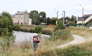 Le canal Saint-Martin, à Rennes, où un parc naturel urbain est en cours d'aménagement dans des prairies.