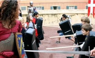 Hier, l'Association d'histoire vivante (Ahvae) a proposé un atelier maniement d'armes.