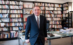 Francois Bayrou, président du Modem, au siège de son parti au 133 rue de l'université à Paris, le 07 mars 2012.