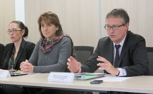 Le procureur Nicolas Jacquet (à droite) a attribué des téléphones à trois femmes depuis la mise en place du dispositif.