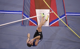 Renaud Lavillenie, blessé au mollet droit, forfait pour l'Euro en salle (Archives)