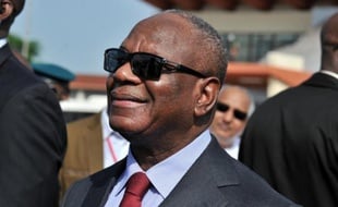Le président malien Ibrahim Boubacar Keïta a entamé dimanche une visite officielle en France, qui sera marquée notamment par des entretiens avec son homologue François Hollande et des parlementaires français, selon des sources maliennes et françaises.