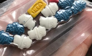 Pris la main sous le sac d'ecstasy.