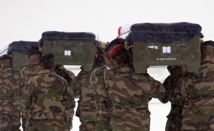 Il est trop tôt pour conclure que les rebelles talibans sont impliqués dans le meurtre de quatre soldats français par un militaire afghan vendredi, a annoncé mardi l'Isaf, le bras armé de l'Otan en Afghanistan.
