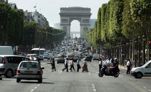 Entre 12 et 15 millions de personnes ont du mal à joindre les deux bouts en fin de mois en France, estime le président du Conseil économique, social et environnemental (CESE) Jean-Paul Delevoye, dans un article à paraître mercredi dans le Parisien.