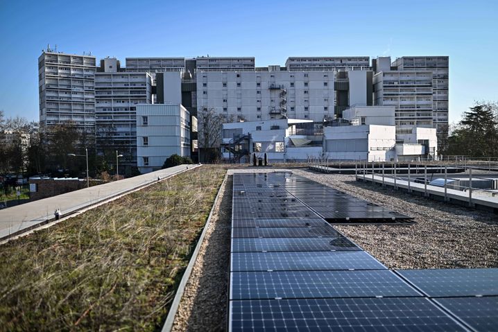 La France produit de plus en plus d'électricité en journée, notamment grâce aux installations solaires.