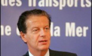 Le ministre des Transports Dominique Perben a présenté lundi une nouvelle mascotte en 3D de Bison futé et un site internet modernisé offrant des informations "en temps réel", 30 ans après la création du petit sioux connu de tous les automobilistes.