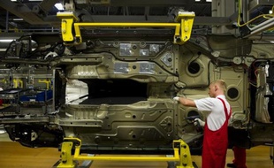 La production industrielle en Allemagne a été plus dynamique que prévu en mars, grâce notamment à un effet de rattrapage par rapport à un mois de février très froid, ce qui tempérait l'optimisme des économistes.