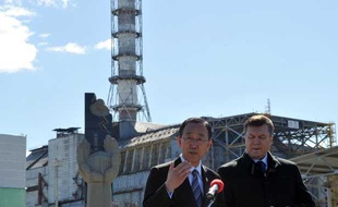 Le secrétaire général de L'ONU Ban Ki-Moon, avec le président ukrainien, le 20 avril 2011 sur le site de Tchernobyl