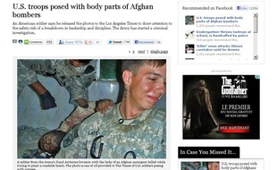Capture d'écran du site Internet du Los Angeles Times présentant des photos choquantes de soldats américains en Afghanistan.
