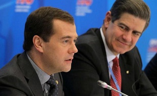 Le Premier ministre russe, Dmitri Medvedev, a évoqué jeudi une éventuelle sortie de la Russie du protocole de Kyoto sur la réduction des émissions de gaz à effet de serre (GES), en estimant que Moscou n'avait pas intérêt à y rester.