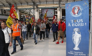 Les opposants à la loi Travail le mercredi 08 juin à la Garde du Nord, pour accueillir le Train de l'Euro.