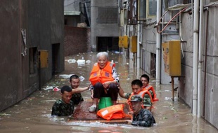 Le plus haut responsable de la propagande à Pékin a donné l'ordre aux médias de s'en tenir aux bonnes nouvelles concernant les suites des inondations qui ont fait 37 morts le week-end dernier dans la capitale chinoise et déclenché un flot de critiques contre le gouvernement.