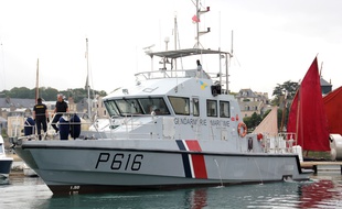 Embarcation de la gendarmerie maritime, ici dans le port de Saint-Malo.