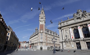 Mardi, à midi, l'heure du confinement à Lille.