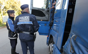 Illustration. Opération de la police nationale et municipale. (Strasbourg) 16 10 2012.