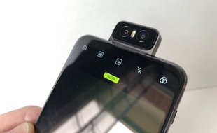 La Flip Camera du Zenfone 6 d'Asus pivote pour prendre des selfies.