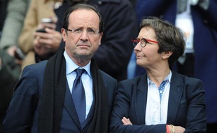 François Hollande aux côtés de sa future ministre des sports, Valérie Fourneyron, pendant le tournoi des VI Nations de Rugby 2012.