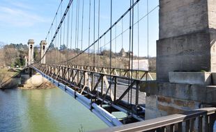Le pont de Couzon-au-Mont-d'Or au nord de Lyon sera fermé à la circulation après un incident avec un camion.