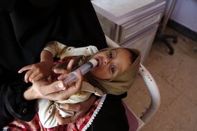 5,5 milliards de dollars de fonds supplémentaires ont été réclamés par des ONG afin de lutter contre la famine dans le monde. (Illustration d'un enfant souffrant de malnutrition au Yemen)