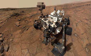 Illustration du robot Curiosity lors de son passage sur mars en février 2013.