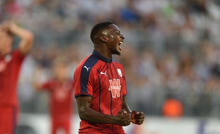 La colère du buteur du soir, Younousse Sankharé après la défaite rageant face à Copenhague.