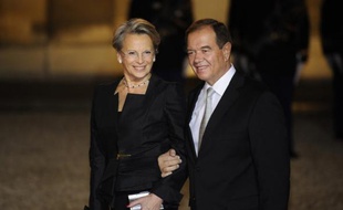 Son parcours s'avère sans coup d'éclat, comme le relevait le journaliste de France 2 Michael Darmon, dans la seule biographie consacrée à MAM, "Michèle Alliot-Marie - La grande muette", publié en 2006.