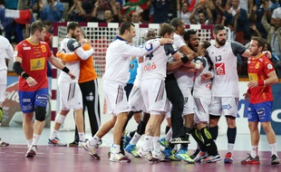 La joie des Français après la qualification acquise contre l'Espagne (25-22) pour la finale du Mondial de handball, le 30 janvier 2015.