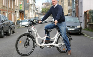 Gino Verrelli a investi dans un Hugbike, un vélo permettant de transporter un enfant autiste.
