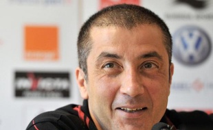 Le président de Toulon, Mourad Boudjellal, poursuit sa stratégie d'affrontement avec les dirigeants du rugby français, sport qu'il a qualifié de "raciste" mardi, à la veille de sa comparution devant la commission de discipline de la Ligue nationale (LNR), dans un nouvel écart de langage.