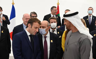 Emmanuel Macron est actuellement en visite aux Emirats arabes unis.