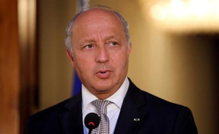 Le ministre des Affaires étrangères français Laurent Fabius lors d'une conférence de presse à Bagdad le 10 août 2014