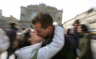 Un couple d'amoureux le jour de la Saint-Valentin