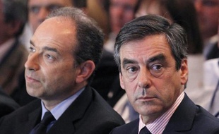 François Fillon, candidat à la présidence de l'UMP, et Jean-François Copé, secrétaire général qui veut "une vague bleue" en 2014, ont confronté leur vision du premier parti d'opposition à quatre mois du congrès lors d'une réunion des cadres départementaux samedi au siège à Paris.