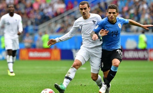 Griezmann face à Torreira en quart de finale de la Coupe du monde